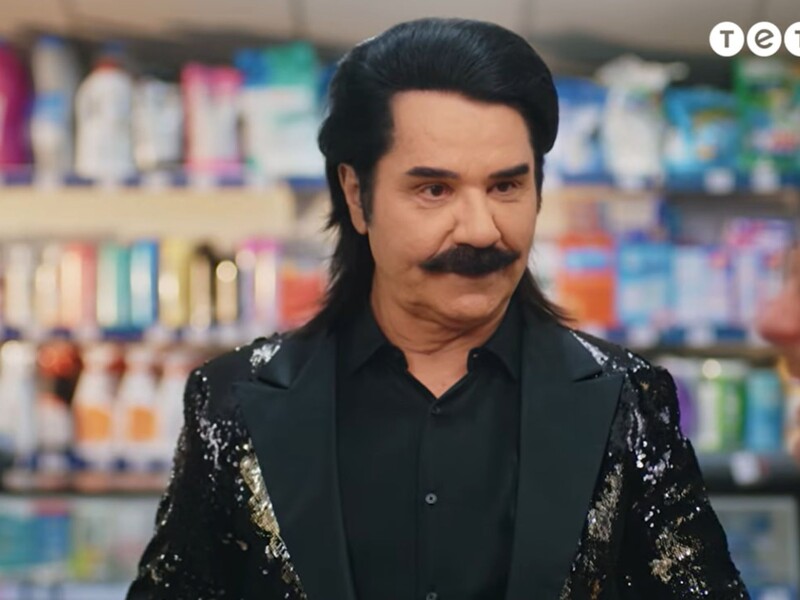 "Толю, ми його вбили. Треба вивезти в ліс і закопати". Зібров знявся в комедійному серіалі. Відео