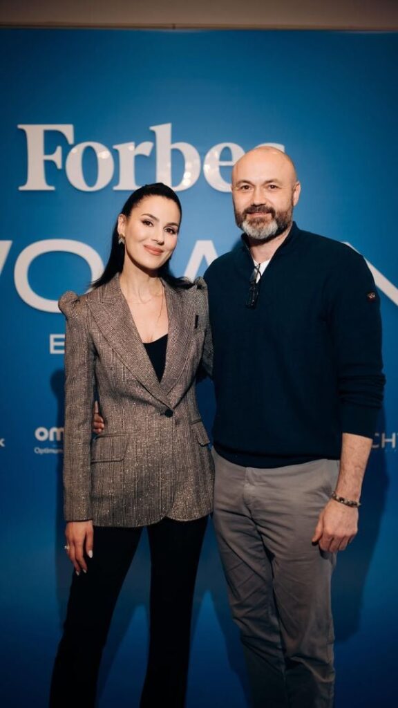 Чоловік Маші Єфросиніної несподівано потрапив у кадр із Зеленським в ОАЕ