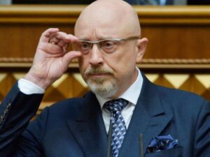 22 місяці міністром оборони, обшуки та "яйця по 17". Де зараз Олексій Резніков