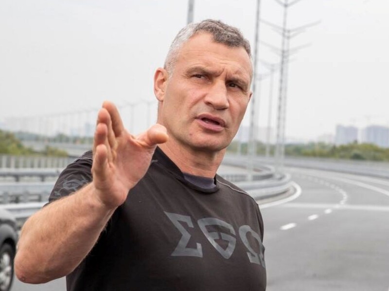 Мер Києва у Львові потрапив у руки до барбера. Який вигляд має Кличко з новою стильною укладкою. Фото Мер Києва у Львові потрапив у руки до барбера. Який вигляд має Кличко з новою стильною укладкою. Фото