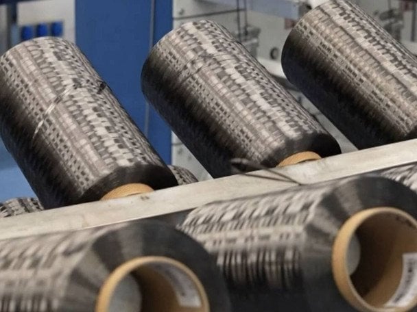 У Китаї створили матеріал у 10 разів міцніший за сталь: він може тягнути автобус