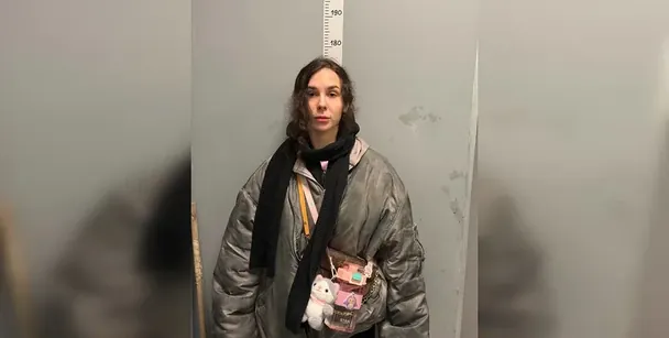 Забрали телефон і наділи кайданки: блогерку з Києва, яка відкрито підтримувала РФ, там і затримали (фото)