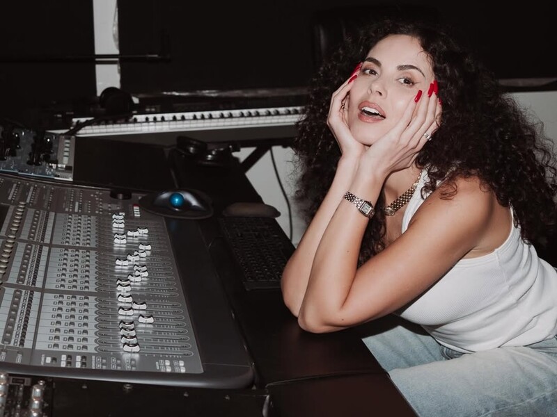 "Що на руці, рана?", "Думаю, лишай", "Схоже на опік". Каменських спантеличила мережу плямою на руці