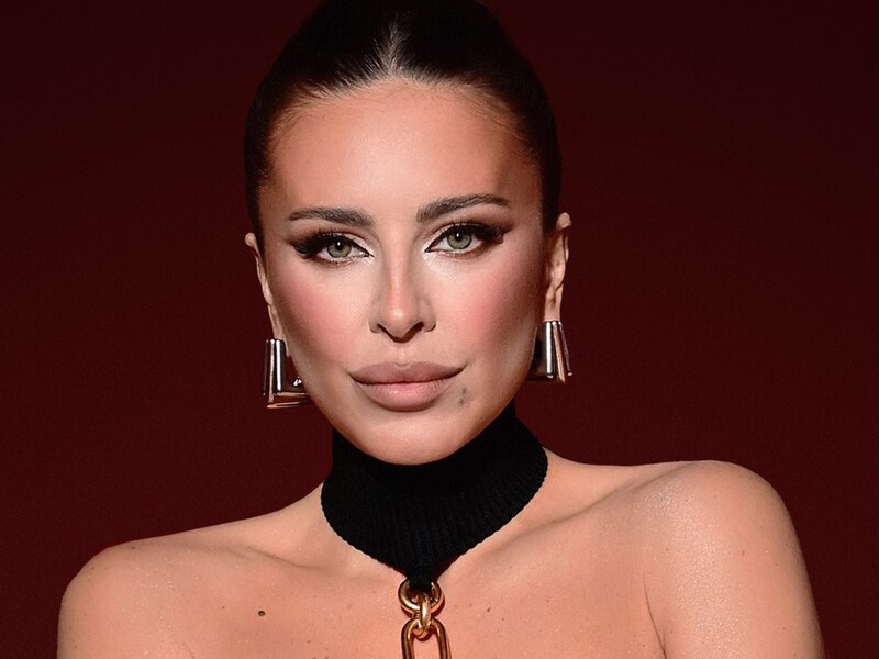 "Вичавлювали, як зубну пасту з тюбика". Ані Лорак, яка покинула Україну, накинулася зі звинуваченнями на Тіну Кароль