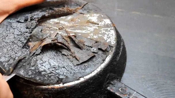 Як почистити стару сковорідку: дієвий спосіб боротьби з багаторічним нагаром