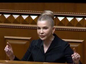 Нардеп-стронгмен другий день не зводить очей із Юлії Тимошенко в Раді. Який комплімент він їй зробив