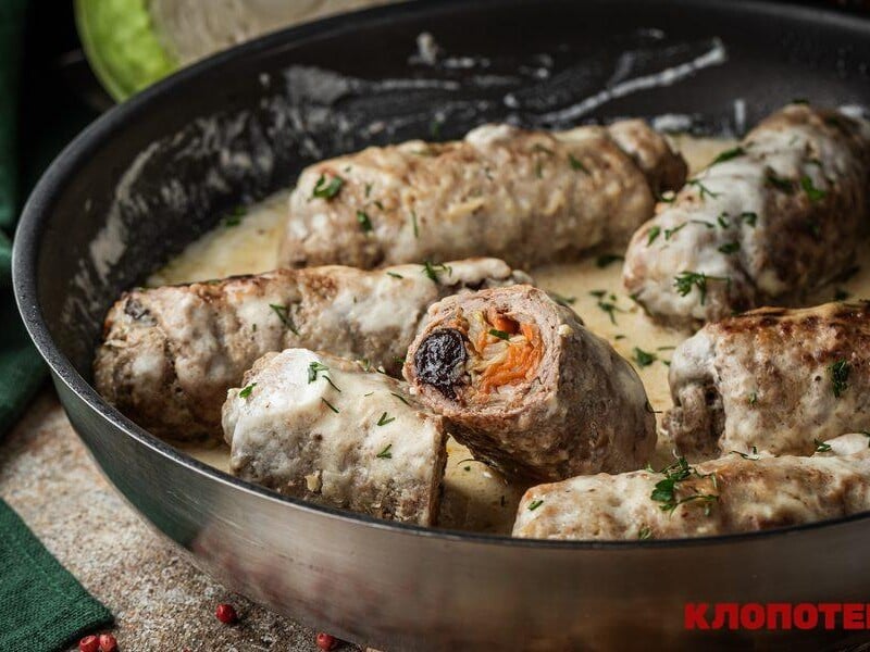 "Ніжне, відбите м'ясо огортає соковиту начинку з тушкованої капусти". Рецепт кручеників із яловичини