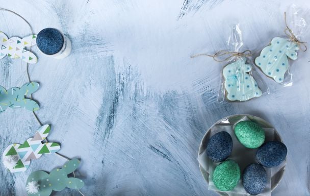 Малахітові крашанки - лише два інгредієнти і великодні яйця матимуть дорогий відтінок Малахітові крашанки - лише два інгредієнти і великодні яйця матимуть дорогий відтінок