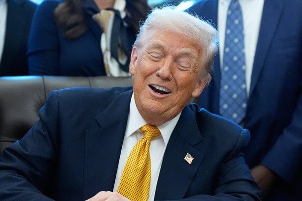 Трамп публічно принизив ключового союзника США на Близькому Сході: "буде цілувати одне місце"