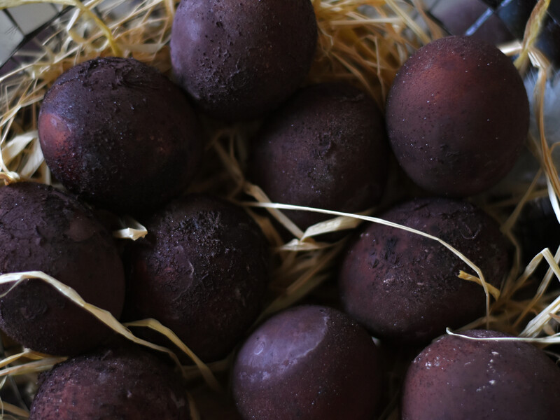 Зваріть яйця в цьому продукті, щоб отримати стильні мерехтливі крашанки