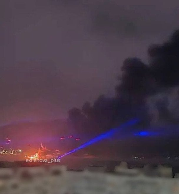 Новоросійський порт у вогні: після атаки дронів палає нафтовий термінал (відео)