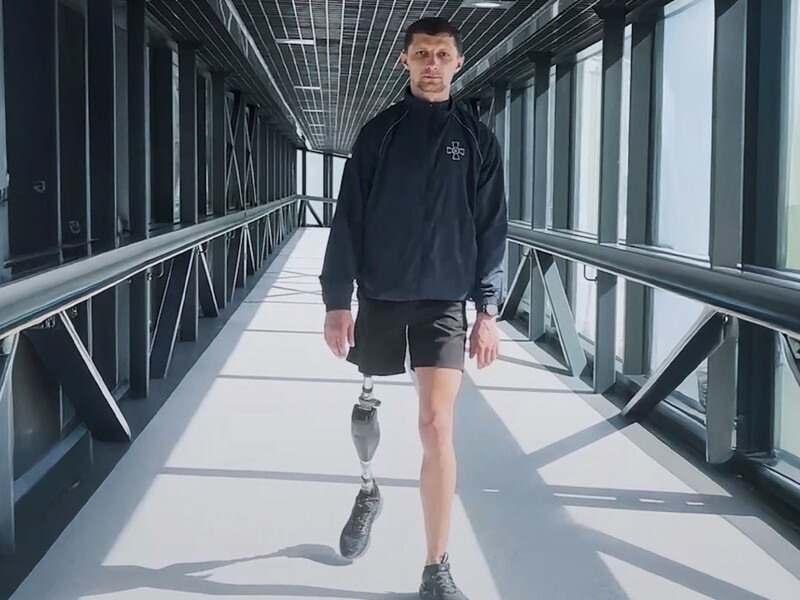 "Хочу подякувати Ахметову". Захисник України повернувся на лід завдяки надсучасному протезу за 3,6 млн грн "Хочу подякувати Ахметову". Захисник України повернувся на лід завдяки надсучасному протезу за 3,6 млн грн