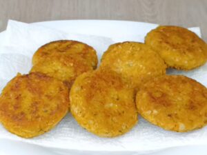 Змішайте це з овочевим фаршем – і пісні котлети без м'яса, яєць і молока не розваляться. Рецепт