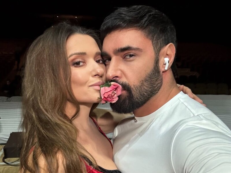 "Боже, мені приємно". Козловський і Могилевська повторили легендарний поцілунок у губи. Відео