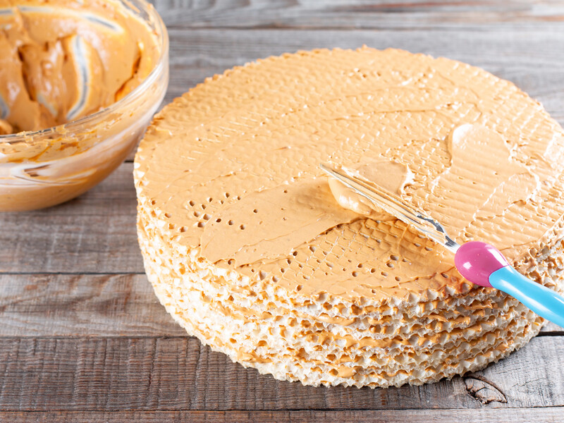 "Смак, який повертає в дитинство". Вафельний торт за рецептом із секретом