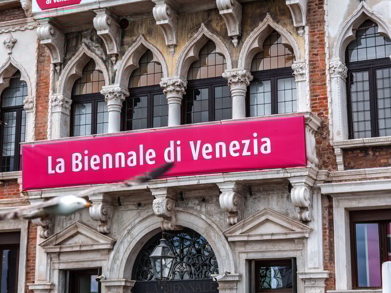 Зв'язки з ВПК і відбілювання злочинів. Україна вимагає не пускати РФ на Венеціанську бієнале