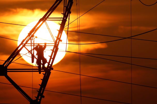 Світло може зникнути у будь-який момент: в Україні - нові відключення, впроваджують обмеження