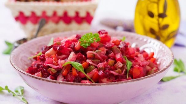 Такого вінегрету ви ще не їли: приготуйте салат ось так — і більше не захочете робити по-іншому