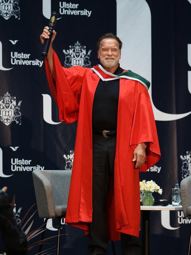 78-річний Шварценеггер отримав почесний докторський ступінь в Університеті Ольстера