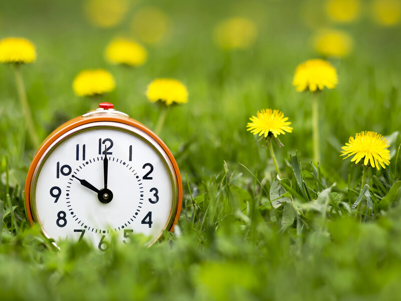 У березні українці переведуть годинники на годину вперед. Що потрібно зробити вже зараз