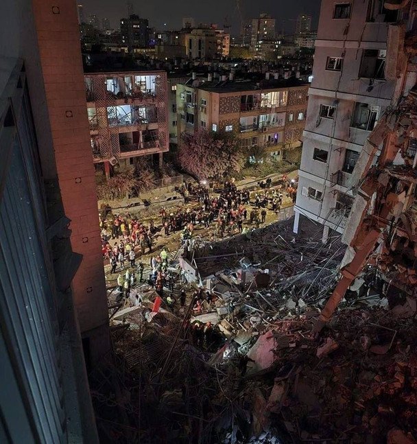 Іран вдруге за вечір вдарив ракетами по Ізраїлю: сотня поранених, люди під завалами