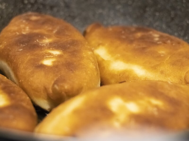 Якщо пропустити цей момент – тісто для смажених пиріжків не буде м'яким. Нюанс, який не можна нехтувати Якщо пропустити цей момент – тісто для смажених пиріжків не буде м'яким. Нюанс, який не можна нехтувати