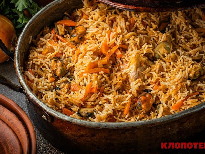Такий плов легший за традиційний. Замініть м'ясо на мідії. Рецепт