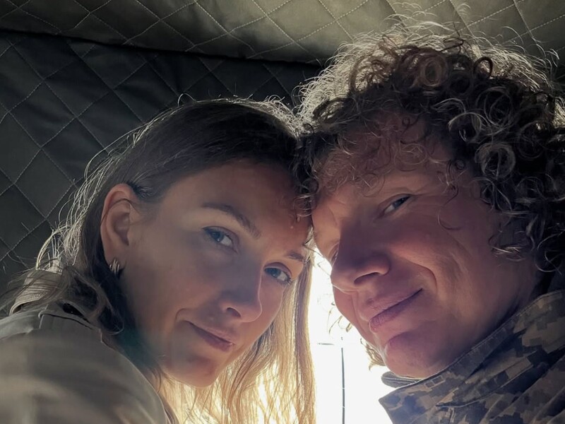 Популярний український співак таємно розлучився з дружиною після 18 років шлюбу. Стали відомі причини