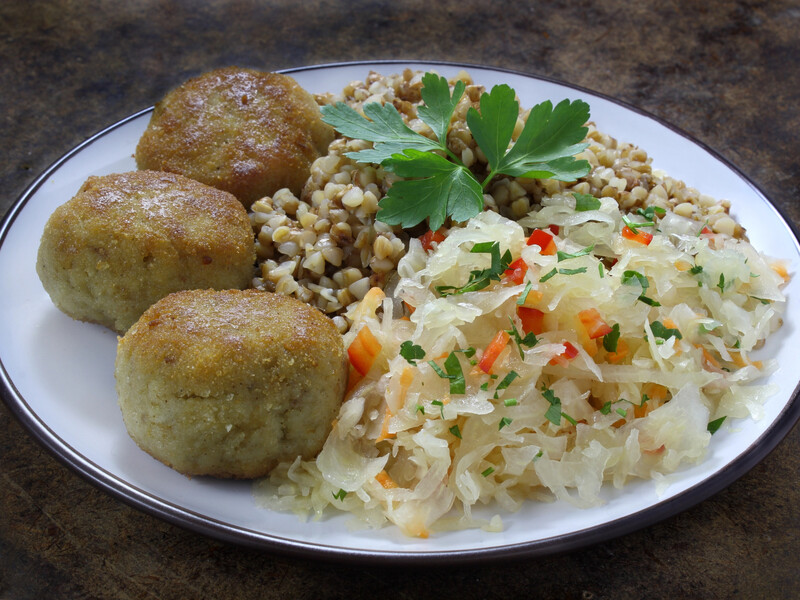 Півкіло картоплі, 150 г гречки й ані граму м'яса. Рецепт дуже смачних котлет
