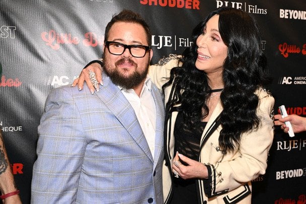 Шер одружила 57-річного сина, який змінив стать, і спровокувала чутки про свої заручини