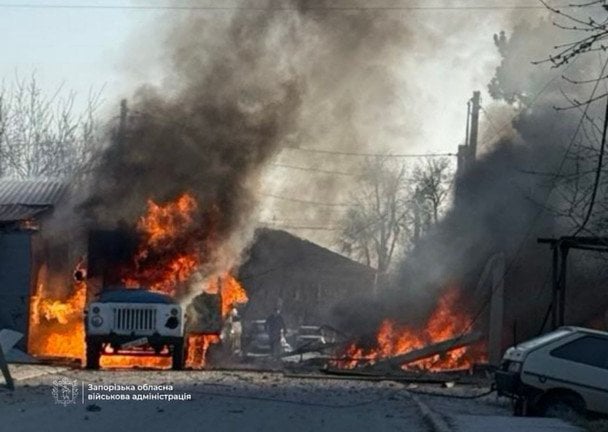 РФ вдарила по житловому кварталу великого обласного центру: загинула людина, є поранені (фото, відео)