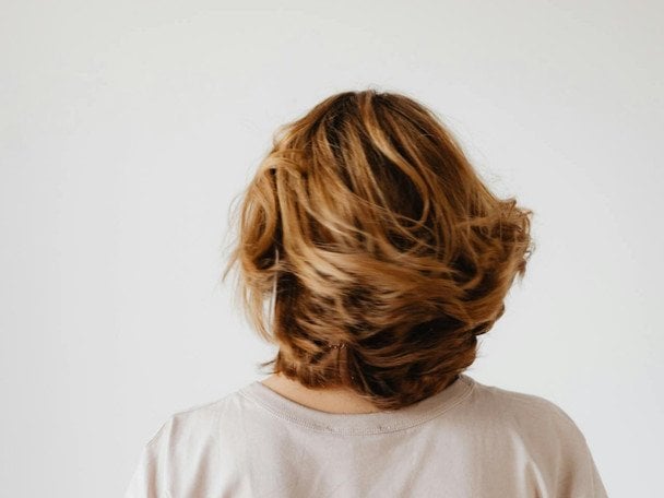 Місячний календар стрижок квітня 2026: коли підстригтися, щоб волосся засяяло