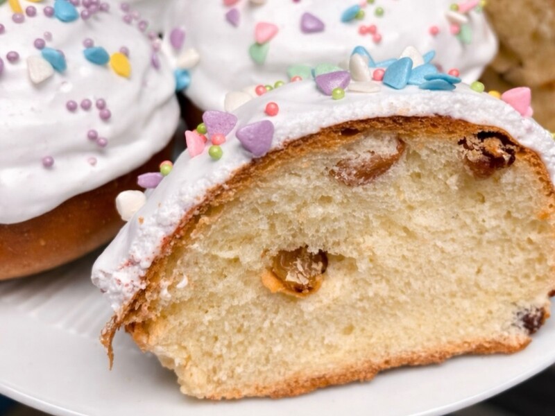 Глазур для паски без яєць, яка не липне й швидко сохне. Рецепт на желатині