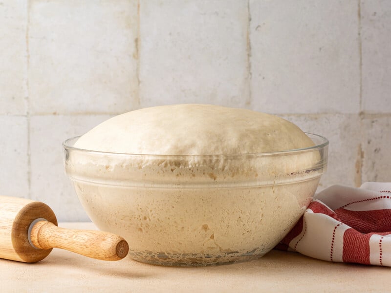 Коли й навіщо треба солити дріжджове тісто. Розкрили секрет пухкої випічки