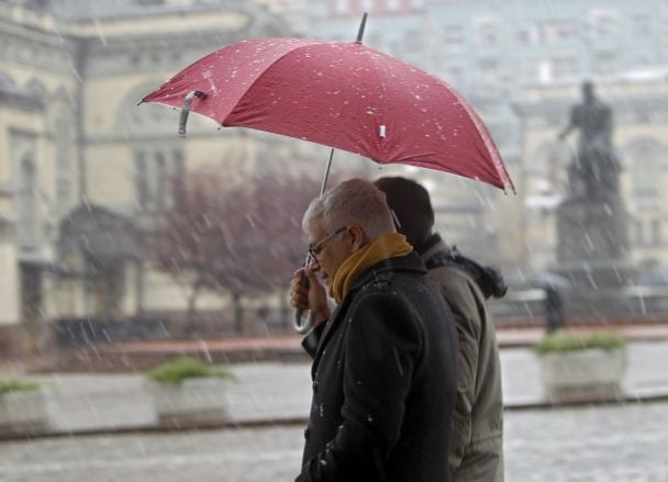 На Україну суне потужний циклон: у яких регіонах очікувати снігу та дощів