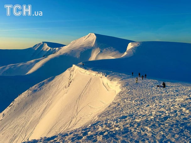 У Карпатах на лижників зійшла лавина: що відомо