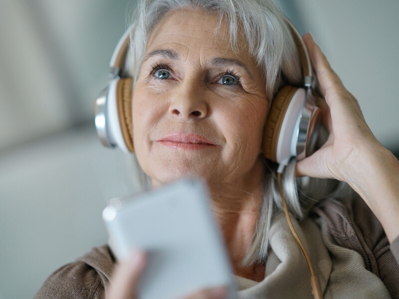 Лист у майбутнє, сніданок без телефона й читання в парку. 25 крутих ритуалів для весни