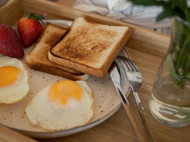 Чи може пізній сніданок зіпсувати фігуру