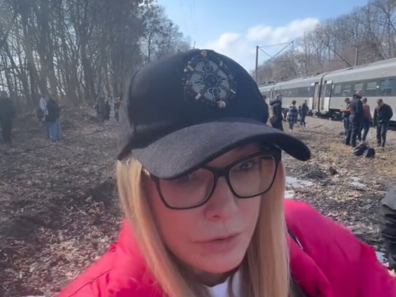 "Якщо буде підлітати Shahed, відійдіть від поїзда". Сумська показала, як у полі перечікувала атаку