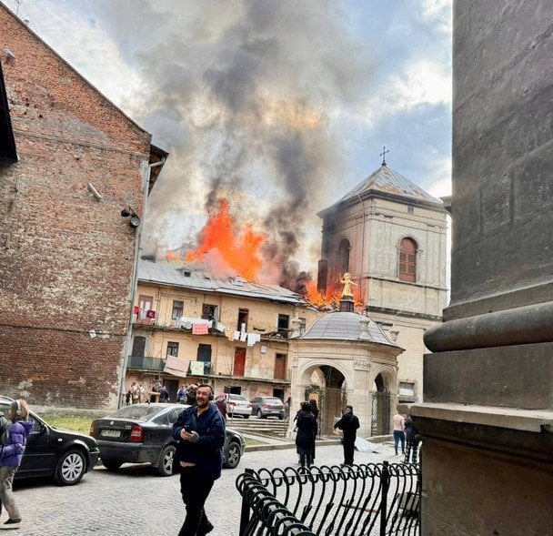 Росія атакувала Львів: зафіксовано влучання в різних районах міста, є поранені