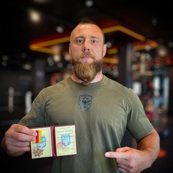 Дніпрянин віддає найміцнішу бороду України за мільйон: силач відкрив незвичний збір для ЗСУ (відео)