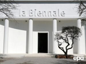 Скандал на Венеційській бієнале. Організатори проігнорували всі протести й пустили росіян