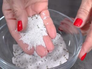 Як сіяти петрушку в березні, щоб вона зійшла рівномірно. Хитрість із піском