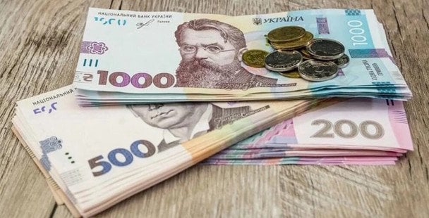 Пенсія в Україні: скільки нарахують песіонерам, які працюють, і чому грошей не буде у квітні