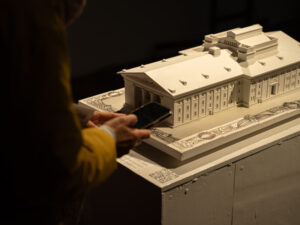 Кожен маріуполець може знайти свій дім. У Львові презентували макет міста, яким воно було до окупації