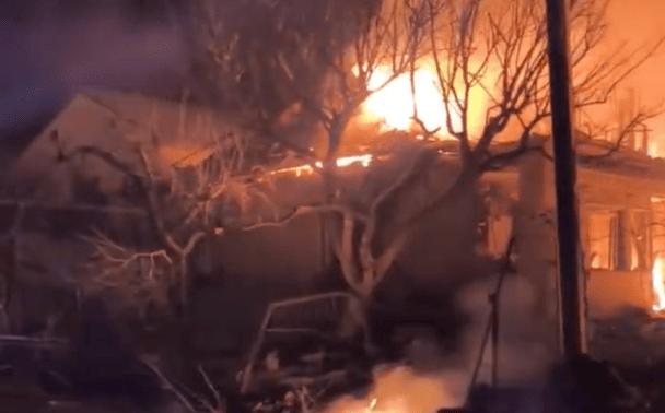 Ворог вдарив БпЛА по Запоріжжю: виникла пожежа, є постраждалі (відео)