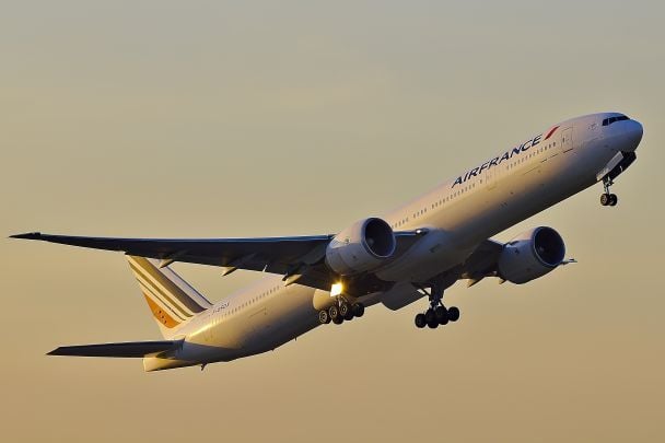 Евакуаційний рейс Air France з ОАЕ розвернувся в небі через ракетну загрозу