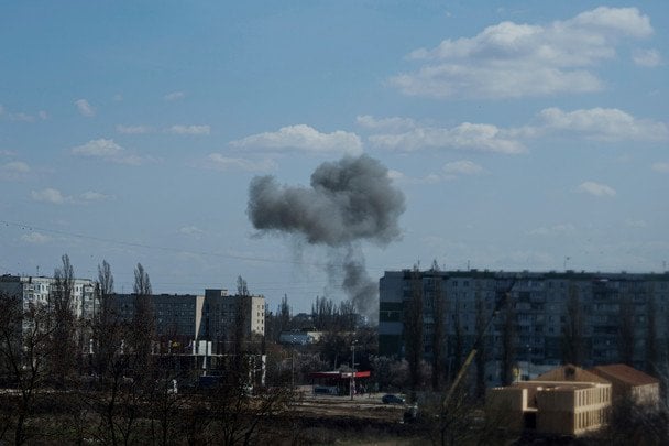 Вночі і зранку росіяни атакували великий обласний центр: влада повідомила про наслідки