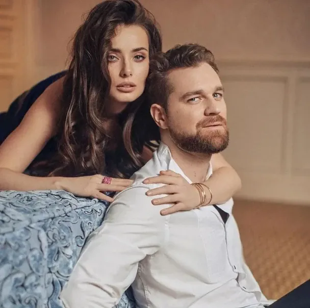 Відомий український актор розсекретив реакцію дружини на його поцілунки з Мішиною