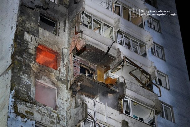 Масований удар по Запоріжжю: одна людина загинула, є поранені (фото) Масований удар по Запоріжжю: одна людина загинула, є поранені (фото)